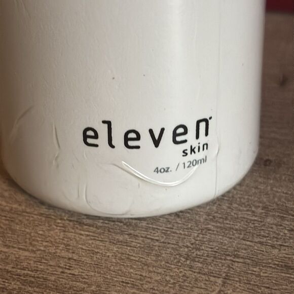 NIP New Eleven Skin Refresh Cleaner 4oz - Picture 2 of 5